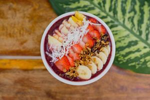 This is the "Dark n'frosty açaí"
Acai, blueberry, banana and date, very fresh  at Lido Beach Club  in Playa Del Carmen