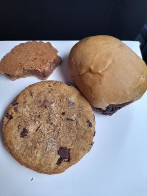 Vegan chocolate chip cookie,chocolate brioche and salty nut cookie at Les Gâteaux de Margot in Amiens