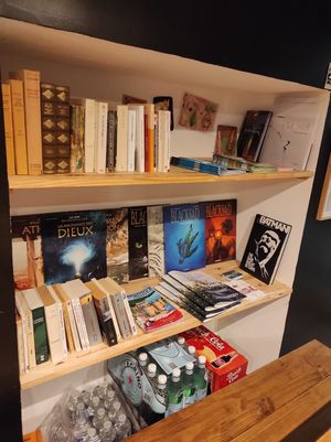 Books at VG Burger in Quimper