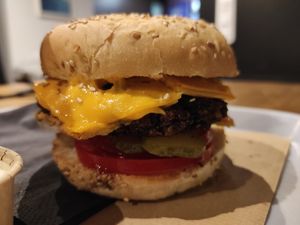 Vegan Cheeseburger at VG Burger in Quimper