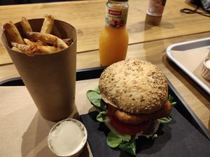 Menu at VG Burger in Quimper