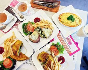 Awesome food
 at Cafe Salivation in Central Singapore