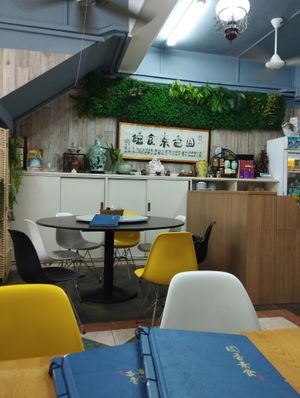 Cosy dining area at Yuan Xiang Vegetarian Food 圆香素食馆 - Changi in Central Singapore