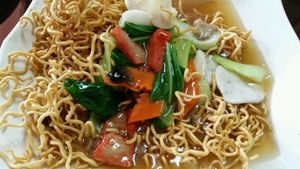 crispy Noodles at Yuan Xiang Vegetarian Food 圆香素食馆 - Changi in Central Singapore