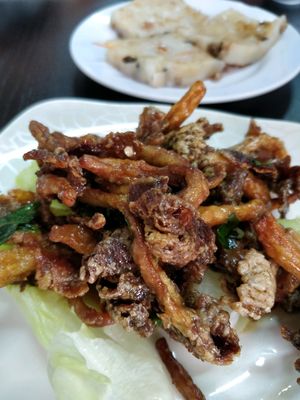 fries mushrooms at Yuan Xiang Vegetarian Food 圆香素食馆 - Changi in Central Singapore