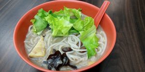 Black beans noodles at Tian Yuan 田园健康食品 in Central Singapore