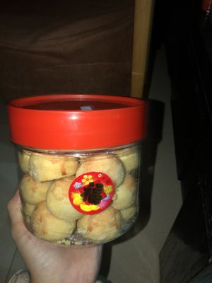 vegan pineapple tarts 👍🏻👍🏻👍🏻 $16.80 at Tian Yuan 田园健康食品 in Central Singapore