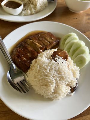 Mock duck rice at Tae Sook Vegan Food in Bangkok