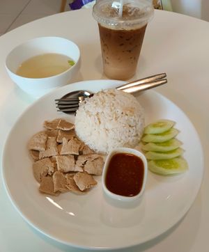 Khao mun gai at Tae Sook Vegan Food in Bangkok
