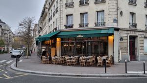 Outside at Loui's Corner in Paris