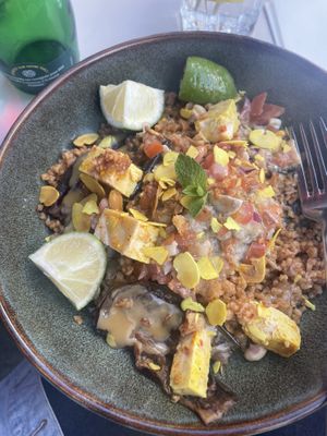 Loui’s bowl  at Loui's Corner in Paris