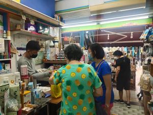 Very friendly boss at Teng Yang Vegetarian and Organic Products in Central Singapore