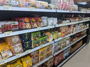 Lots of snacks and ramen at XīnXiān Hǎo Shì Jí 新鮮好市集 in Hemei