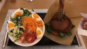 Seitan Burger with Salad (statt Frites) at Seepintli in Sutz-lattrigen