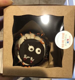 Darling Halloween cupcake!  at Mud Pie Stand in Sacramento