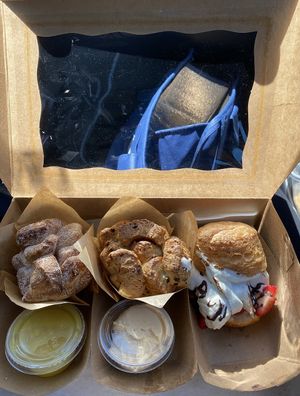 Cruffin, jalapeño pull apart, puff pastry  at Mud Pie Stand in Sacramento