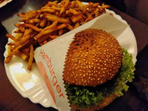 Bruger and fries at vego Foodworld in Berlin