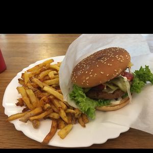 cheese burger and chips at vego Foodworld in Berlin