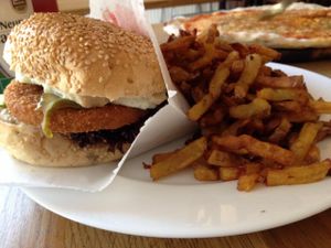 Fisch Burger mit käse & pommes at vego Foodworld in Berlin