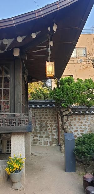 Great surrounding in lovely neighbourhood at Suyeon Sanbang Tea House in Seoul