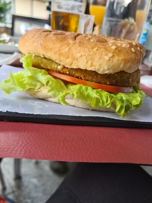 Vegetable burger at Duas Ruas Bodeguilla in Melide