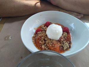 Crumble with seasonal with seasonal fruits and lemon sorbet at Gill Côté Bistro in Rouen