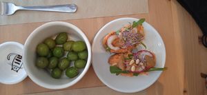 Aperitivo vegano at SawaBona Art Café in Amposta