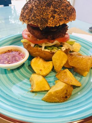 Handmade vegan burger at SawaBona Art Café in Amposta