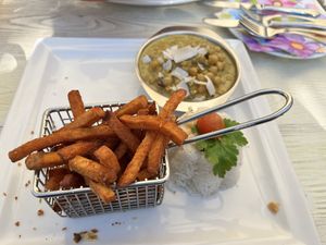 Chickpeas curry with sweet potatoes fries  at Schönbrunner Stöckl in Vienna