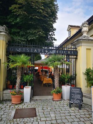 Entrance from outside the park at Schönbrunner Stöckl in Vienna