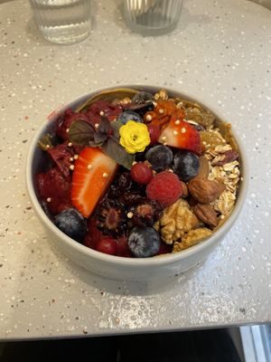 Açaí bowl, 100% vegan and 100% delicious   at Szimply in Budapest