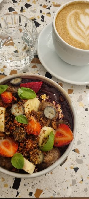 Acai bowl and oat latte at Szimply in Budapest