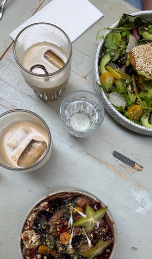Acai bowl and avocado bagel  at Szimply in Budapest