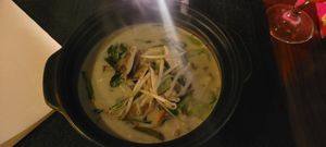 Kokossuppe Hähnchen at Be Heroes in Schlieren