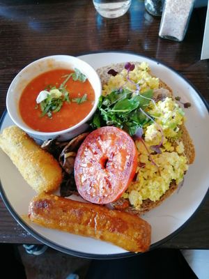 Big breakfast at Dfrent Cafe in Victoria Park