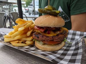 Burger at Mamma Says in Fairfield