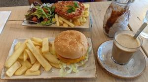 Burger and Schnitzel at Mamma Says in Fairfield