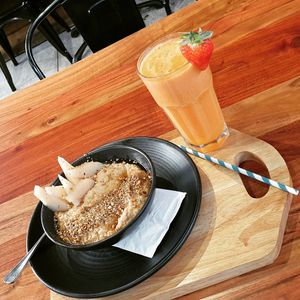 Vegan Porridge and fresh juice at Mamma Says in Fairfield