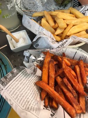 Fries with vegan mayo at Stern in Villach