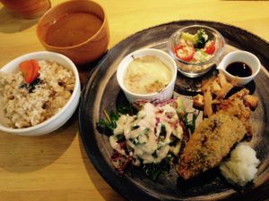 Lunch set for 1,150 yen at Pupu Kitchen and Health Food Shop in Nagoya