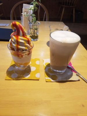 Mango parfait and soy latte at Pupu Kitchen and Health Food Shop in Nagoya
