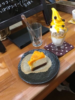 Mango pie and ice cream parfait  at Pupu Kitchen and Health Food Shop in Nagoya
