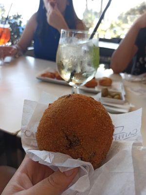 Arancino Vegan zucchine e melanzane at Caffè Epoca in Catania