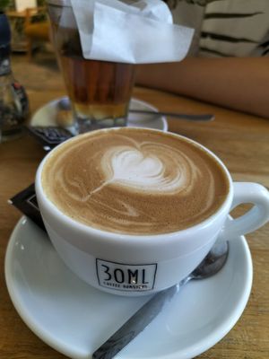 Grote cappuccino met havermelk at 30ml in Leiden