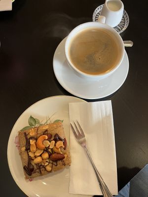 Super leckerer Nusskuchen und Kaffee mit Hafermilch  at The Lifestyle Cafe in Cuxhaven