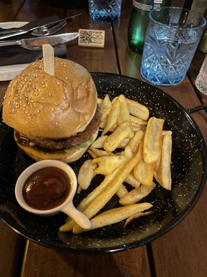 Vegan Moving Mountain Burger   at Peperoncino in Sibenik