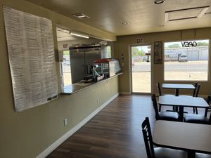 Seating for 6. Seems like they do a lot of DoorDash.  at Food Belly in Corsicana