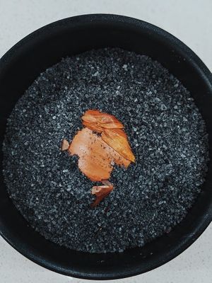 Charcoal salt baked onion. Photo by Da Mamma at Da Mamma in Central Singapore