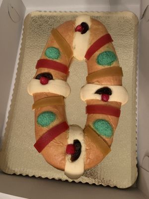 Rosca de reyes for 3 kings day at Toluca Bakery and Cafe in Los Angeles