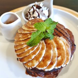 Banana chocolate pancake with coconut whipped cream
แพนเค้ก บานาน่า ช็อกโกแลต วิปครีมมะพร้าว at Goodsouls Kitchen in Bangkok